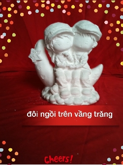 đôi ngồi nửa vầng trăng